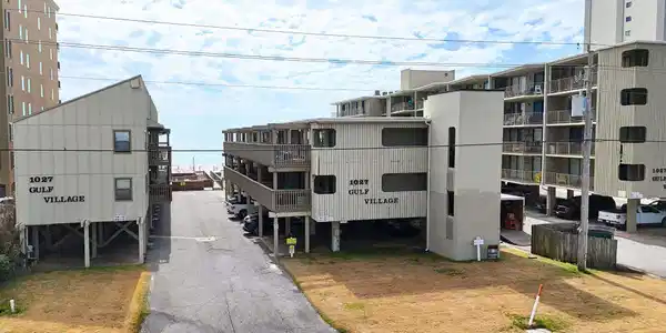 1027 W Beach Blvd