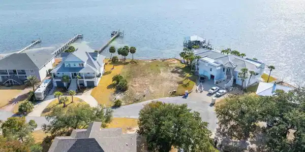 0000 Chinquapin Dr