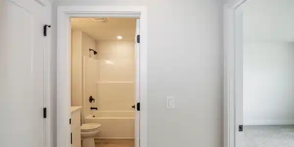Image 4: Pictures of a previous completed home