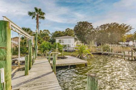 238 S Bayshore Dr