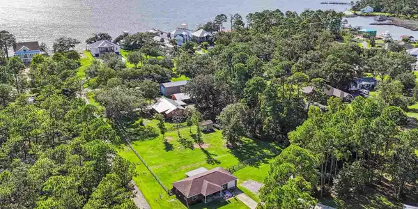 1091 Meadson Cir