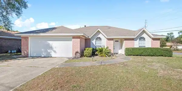 9000 Bluebay Ln