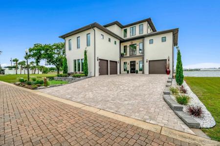 8 Wharf Ave
