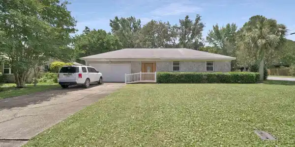 219 Norwich Dr