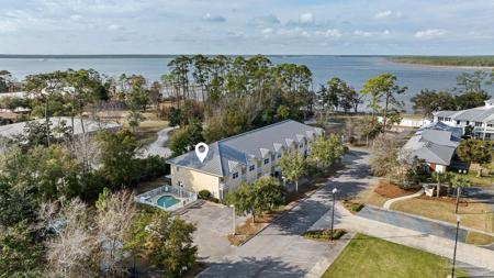 4615 Nancy Ln
