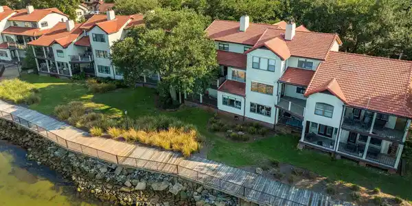 70 Baybridge Dr