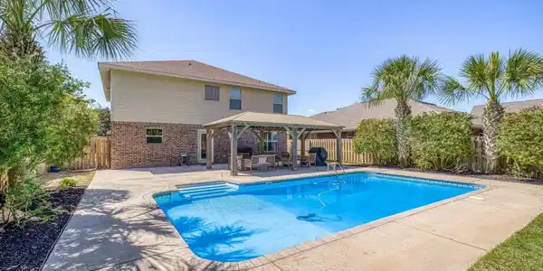 5325 Woodlake Tr