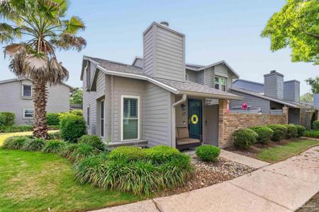 389 Club House Dr