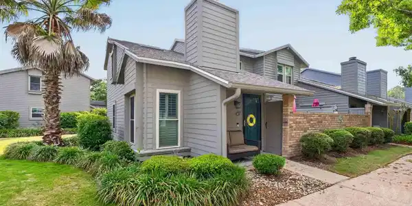 389 Club House Dr