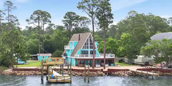 889 Dolphin Rd