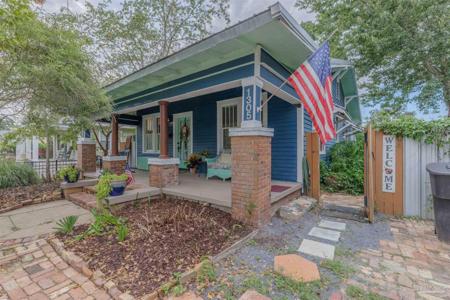 1305 E Lloyd St