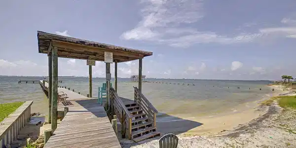 Image 4: NEIGHBORHOOD BEACH