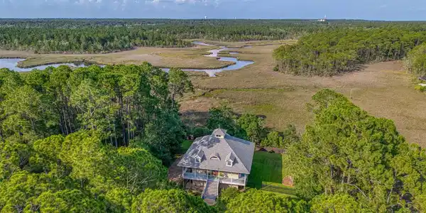 4596 Bayside Dr