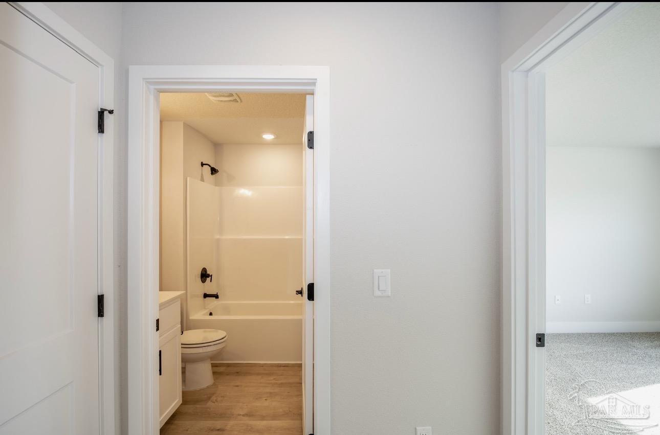 Image 4: Pictures of a previous completed home