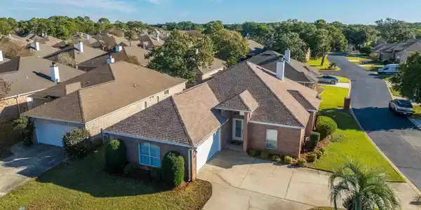4137 Longwood Cir