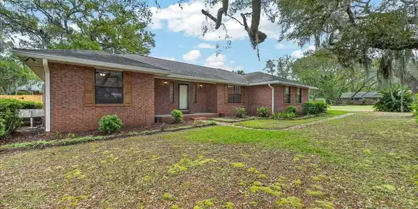 56 Warwick Dr