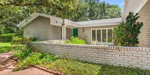 3 Navaho Dr