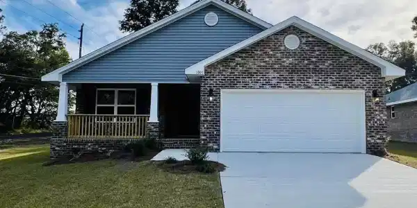 605 Halcyon Cir