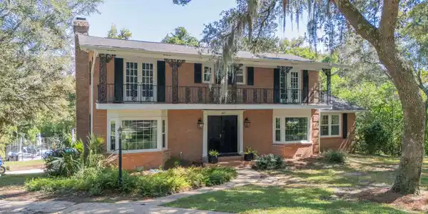 417 Canterbury Ln