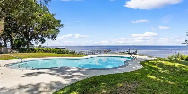 4736 Hickory Shores Blvd