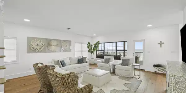 48 Baybridge Dr