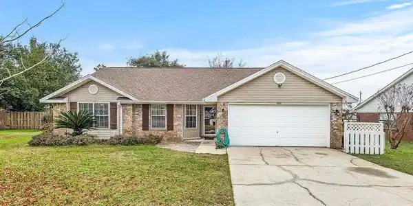 405 Shorewood Cir
