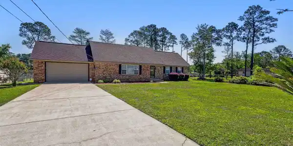 570 Riola Pl