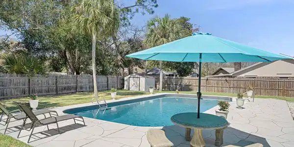 5 Hampton Ct