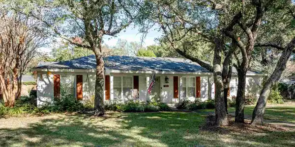 831 Bay Cliffs Rd