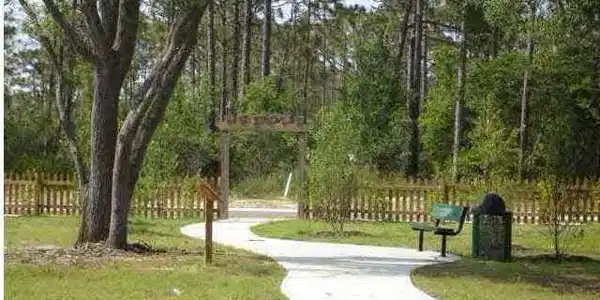 Image 4: Leeward Pet Park