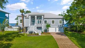 4524 Bayside Dr