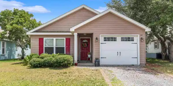 112 Kaelyn Ln