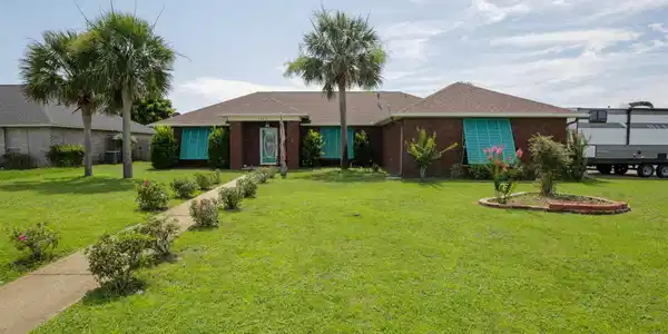 5463 Keel Dr