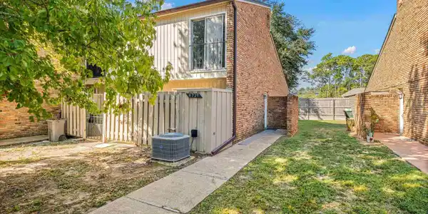 4739 Huron Dr