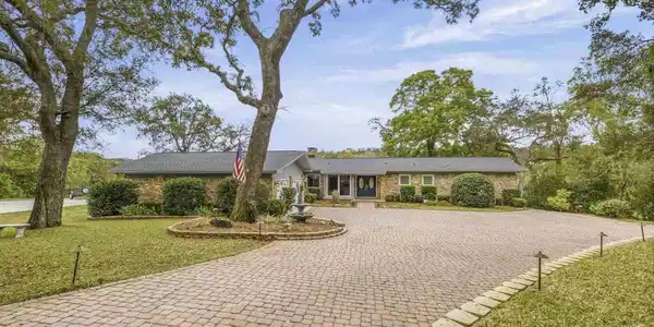 7 Krivik Ct