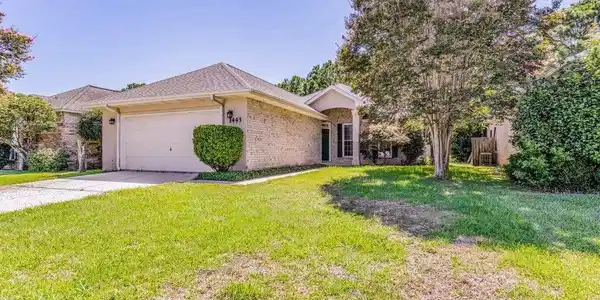1443 Champions Green Dr
