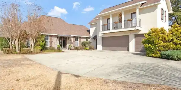5296 Woodlake Tr