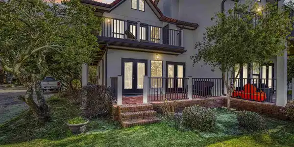 120 Baybridge Dr