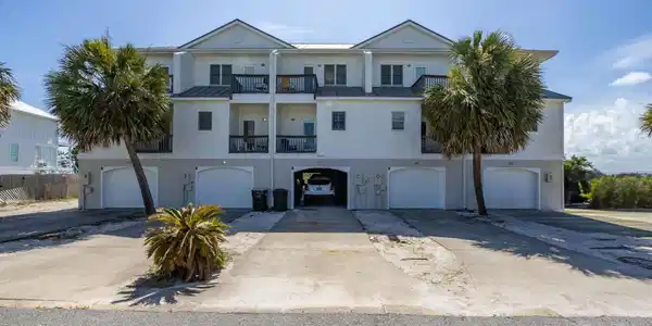 7227 Sharp Reef Rd