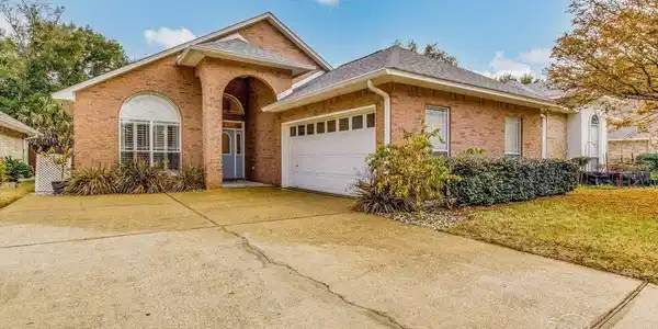 9985 Rail Cir