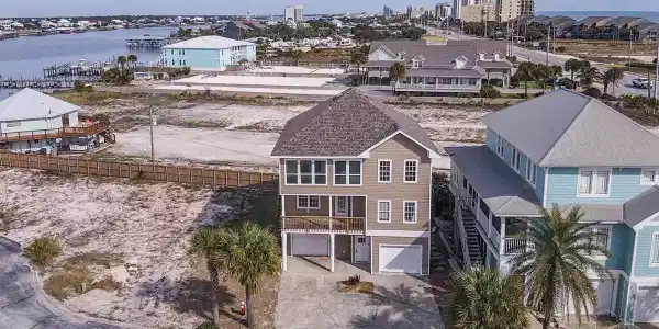220 Key Largo Pl