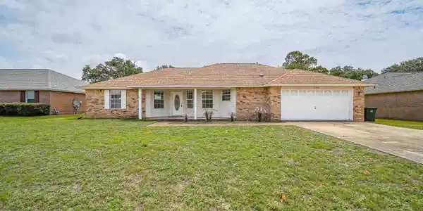910 Catskill Ln