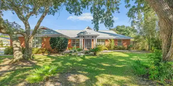 404 Bay Oaks Dr