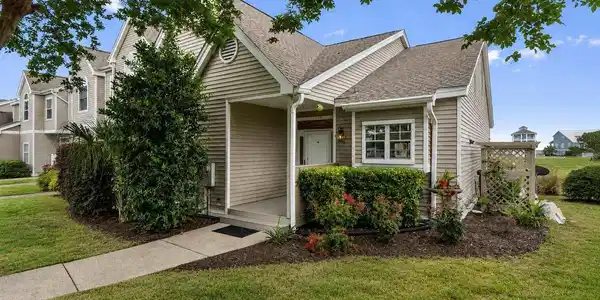 1059 Lionsgate Ln