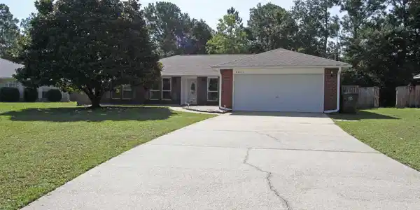 5011 Cassia Dr
