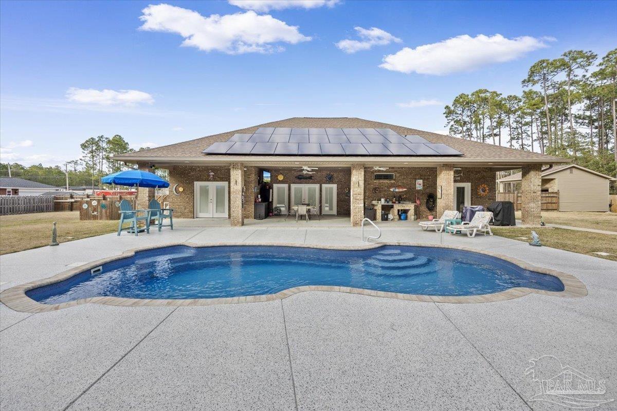 Image 4: This is a fiberglass saltwater pool