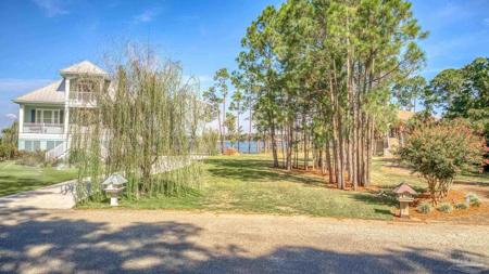 4560 Bayside Dr