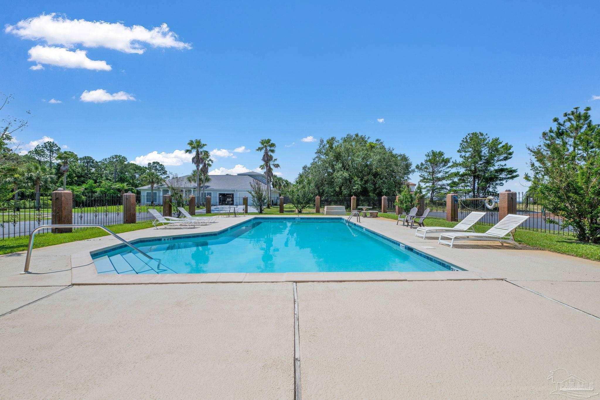 Image 4: Community Pool