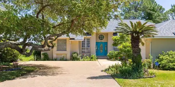421 Emerald Pointe Dr