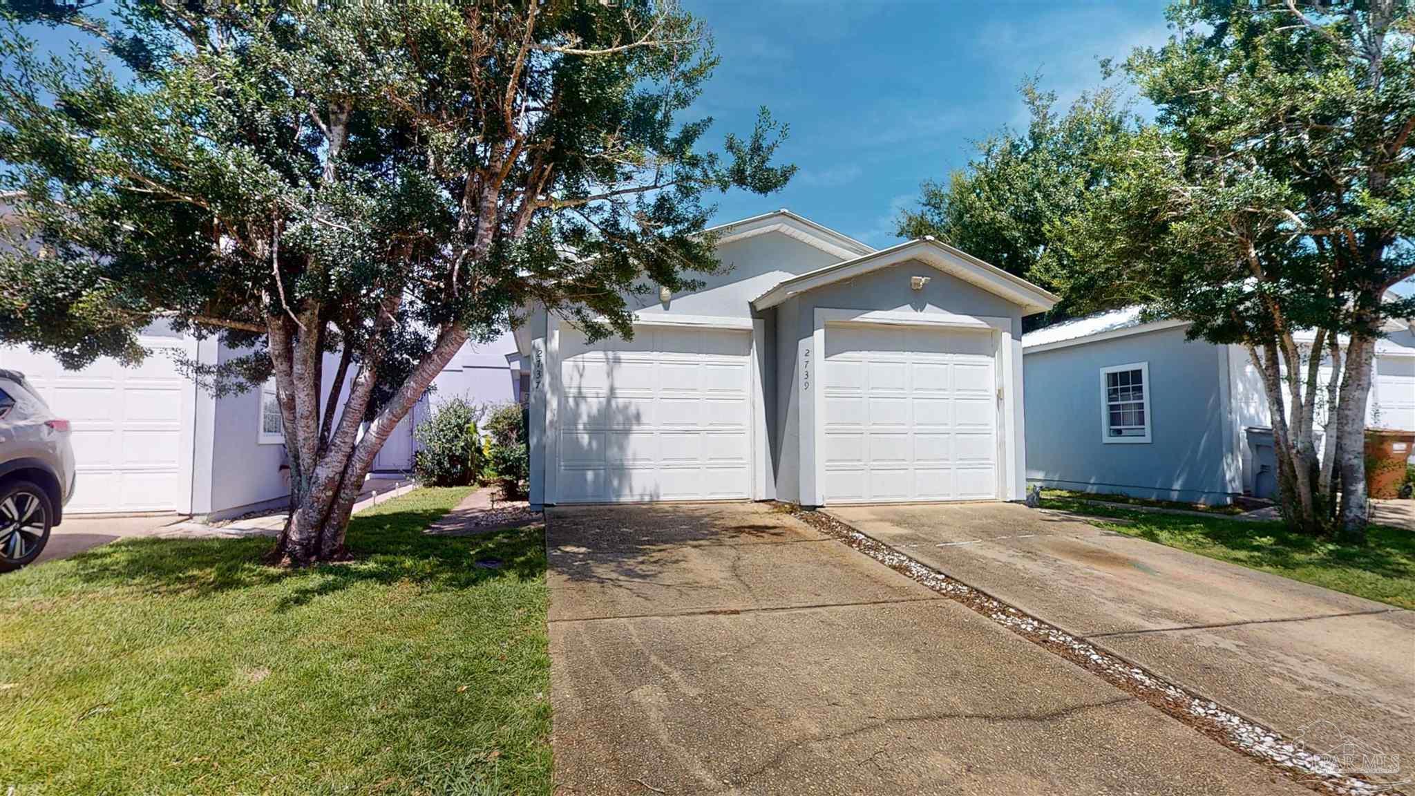 Image 3: Front driveway and walkway